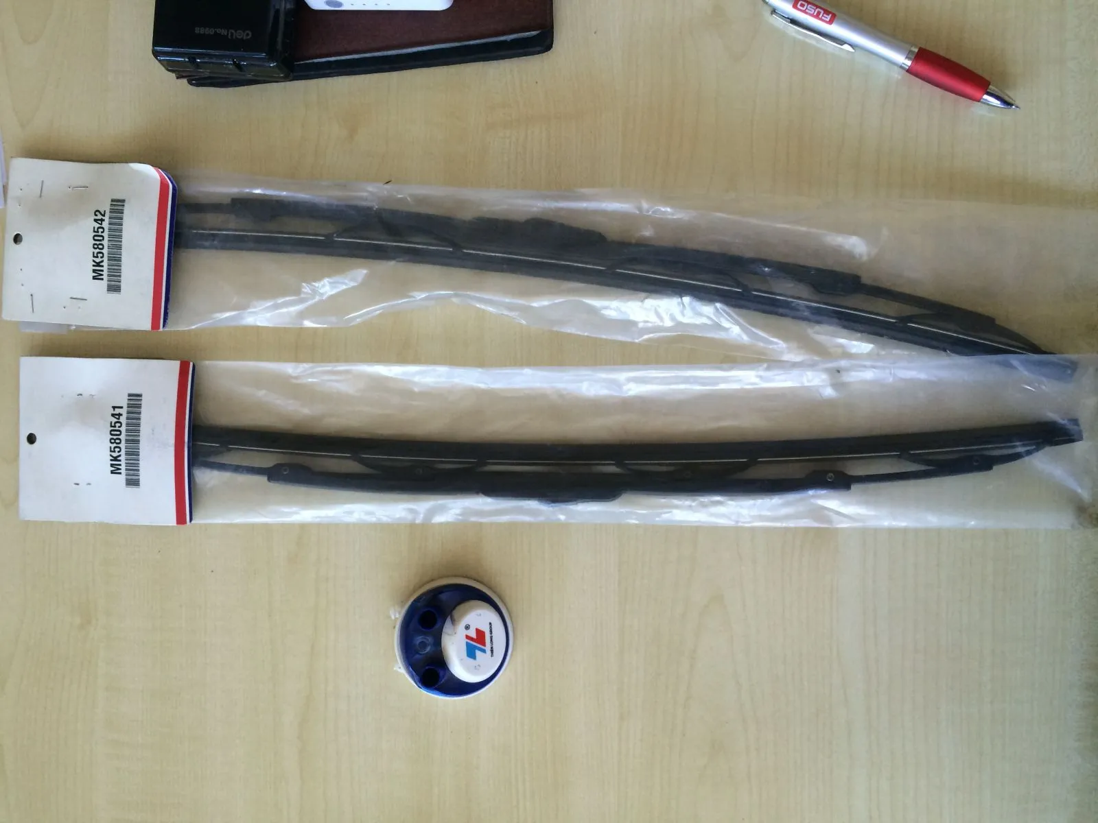 Cần gạt mưa xe tải Hino đảm bảo tầm nhìn khi trời mưa