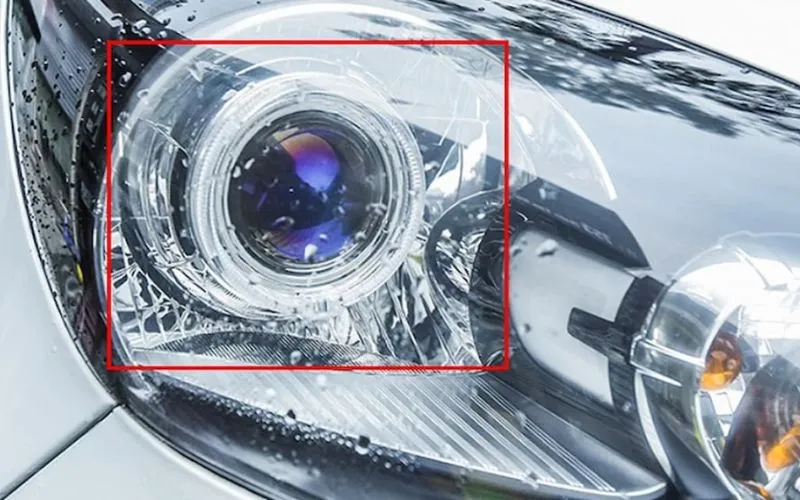 Cấu tạo của đèn pha ô tô khá phức tạp và có nhiều bộ phận