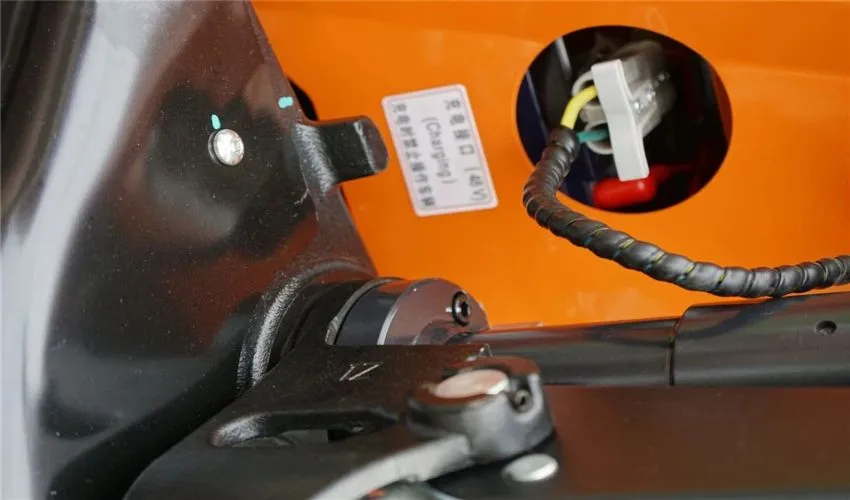 Cấu tạo xe nâng tay điện thấp tích hợp pin