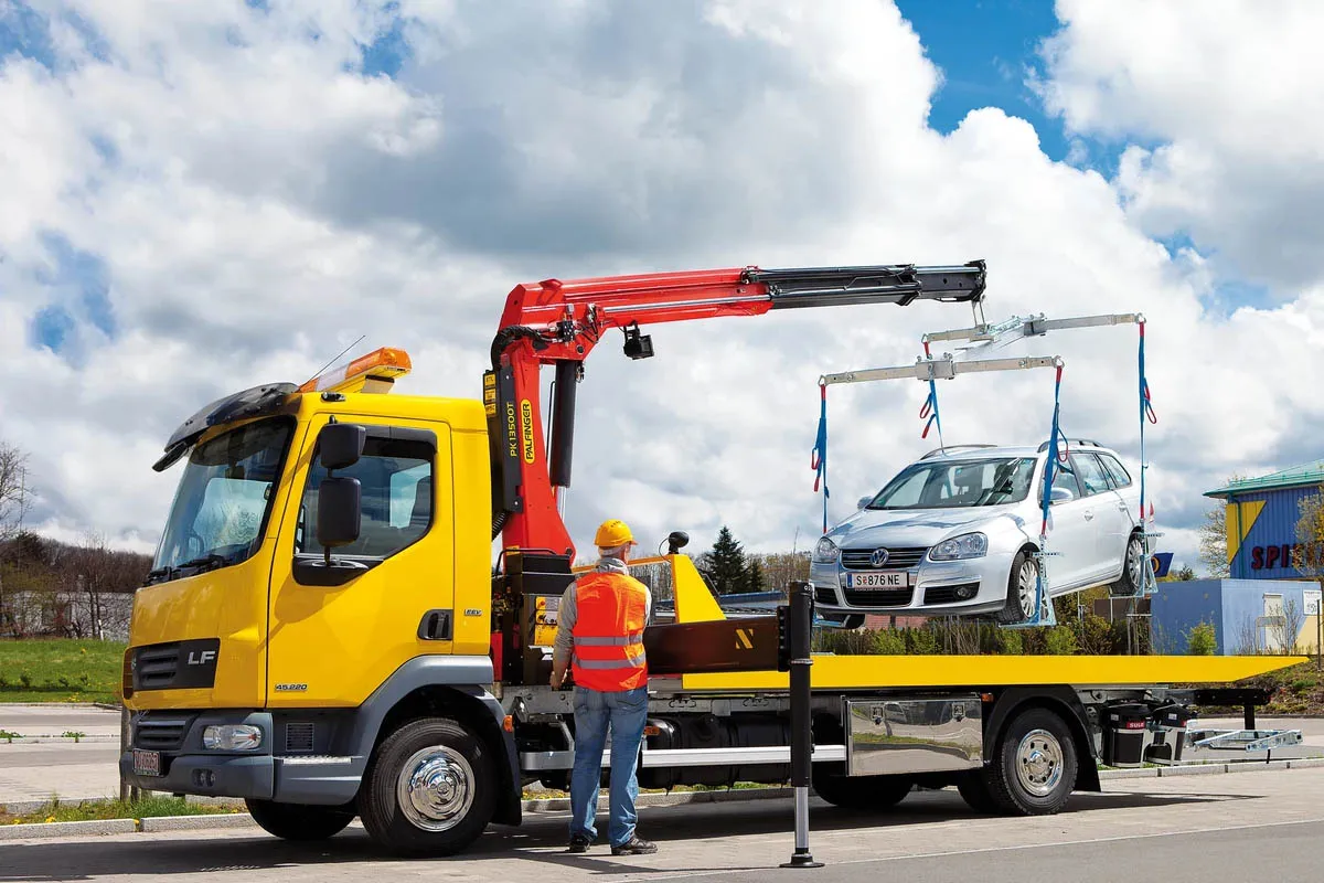 DÃ¹ng cáº©u tá»± hÃ nh nÃ¢ng háº¡ vÃ  di chuyá»ƒn xe hÆ¡i