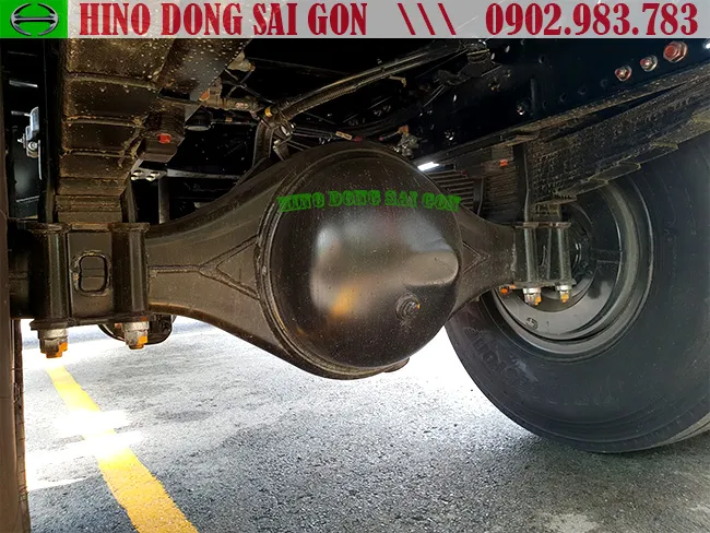 Cầu sau lớn và chắc chắn của xe ben Hino FG8JJ7A