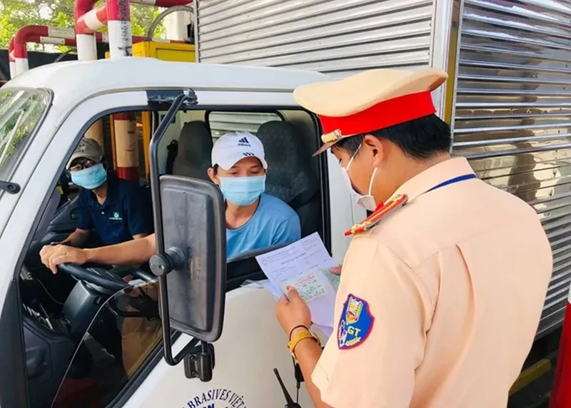 Cà vẹt xe ô tô - Việc không xuất trình được cà vẹt gốc hoặc cà vẹt có dấu hiệu không hợp lệ, bạn có thể rơi vào tình huống bị nghi ngờ sử dụng xe không rõ nguồn gốc