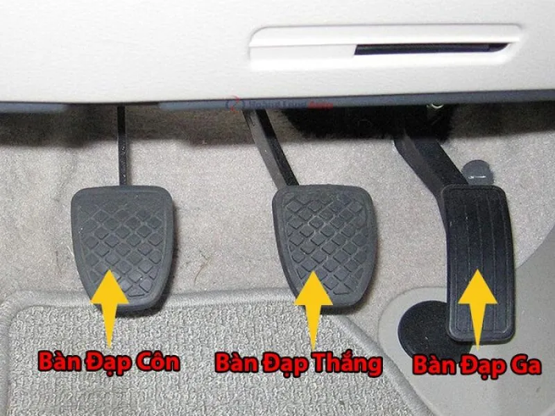 Phân biệt chân phanh và chân ga xe ô tô