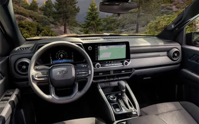 Giao diện màn hình giải trí và các tính năng an toàn trên mẫu bán tải Colorado