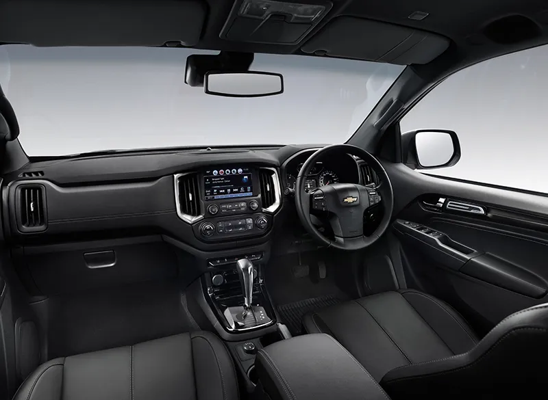 Không gian nội thất bọc da màu đen chủ đạo của xe bán tải chevrolet colorado 2019