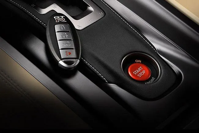 Chìa khóa thông minh ô tô hiện đại và các nút chức năng