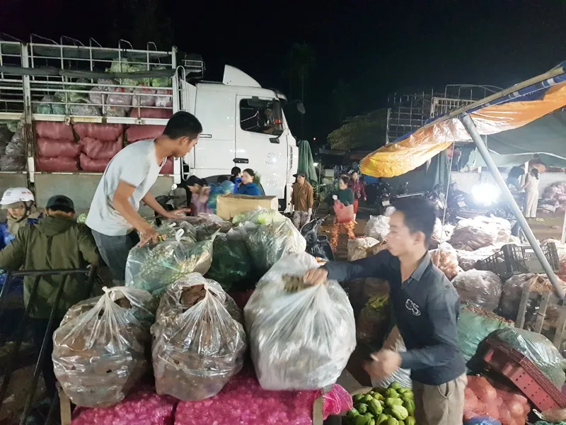 Chợ đầu mối là nơi tiềm năng để tìm mối hàng cho xe tải