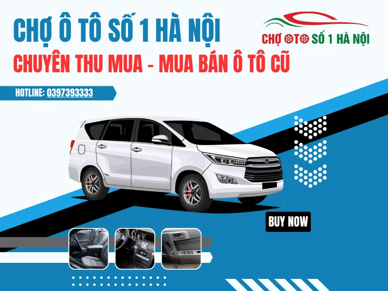 Tài xế quan sát gương chiếu hậu khi lùi xe