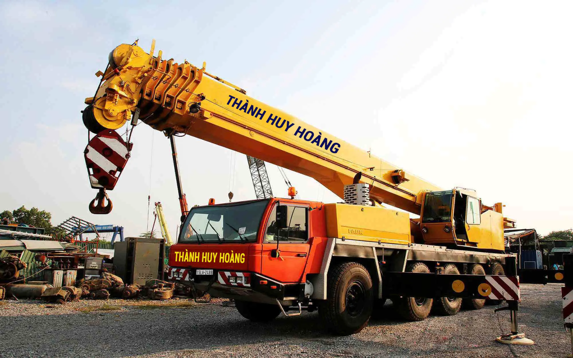 Xe cẩu chuyên dụng Kato phục vụ các công trình trọng điểm