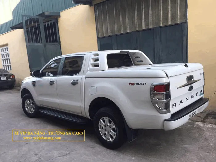 Xe bán tải Ford Ranger đời mới 2019 được khách hàng thuê xe chạy roadshow nội thành 4 tiếng