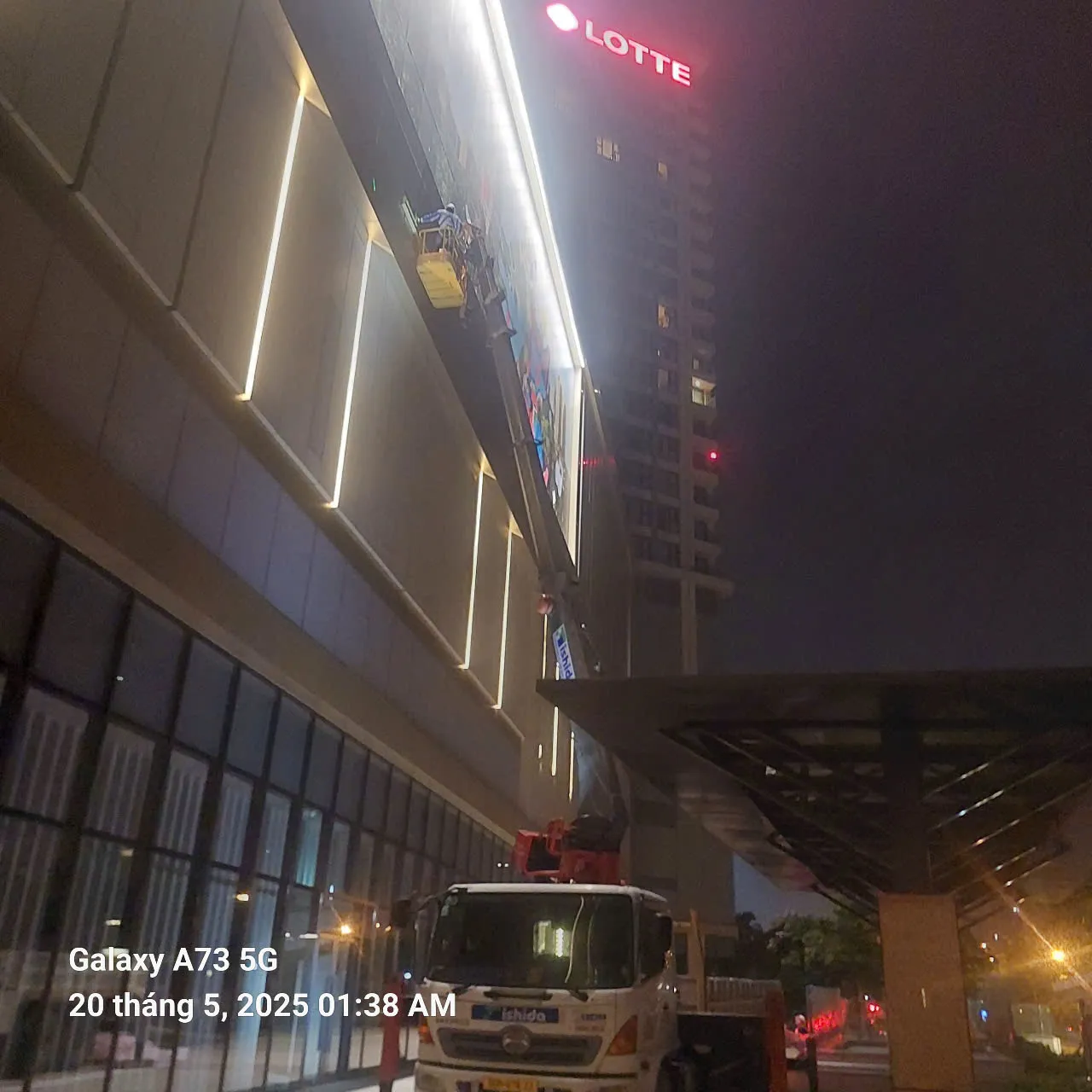 Cho thuê xe cẩu tại Hà Nội - Thuê xe cẩu tự hành tại Hà Nội phục vụ lĩnh vực công nghiệp - sản xuất