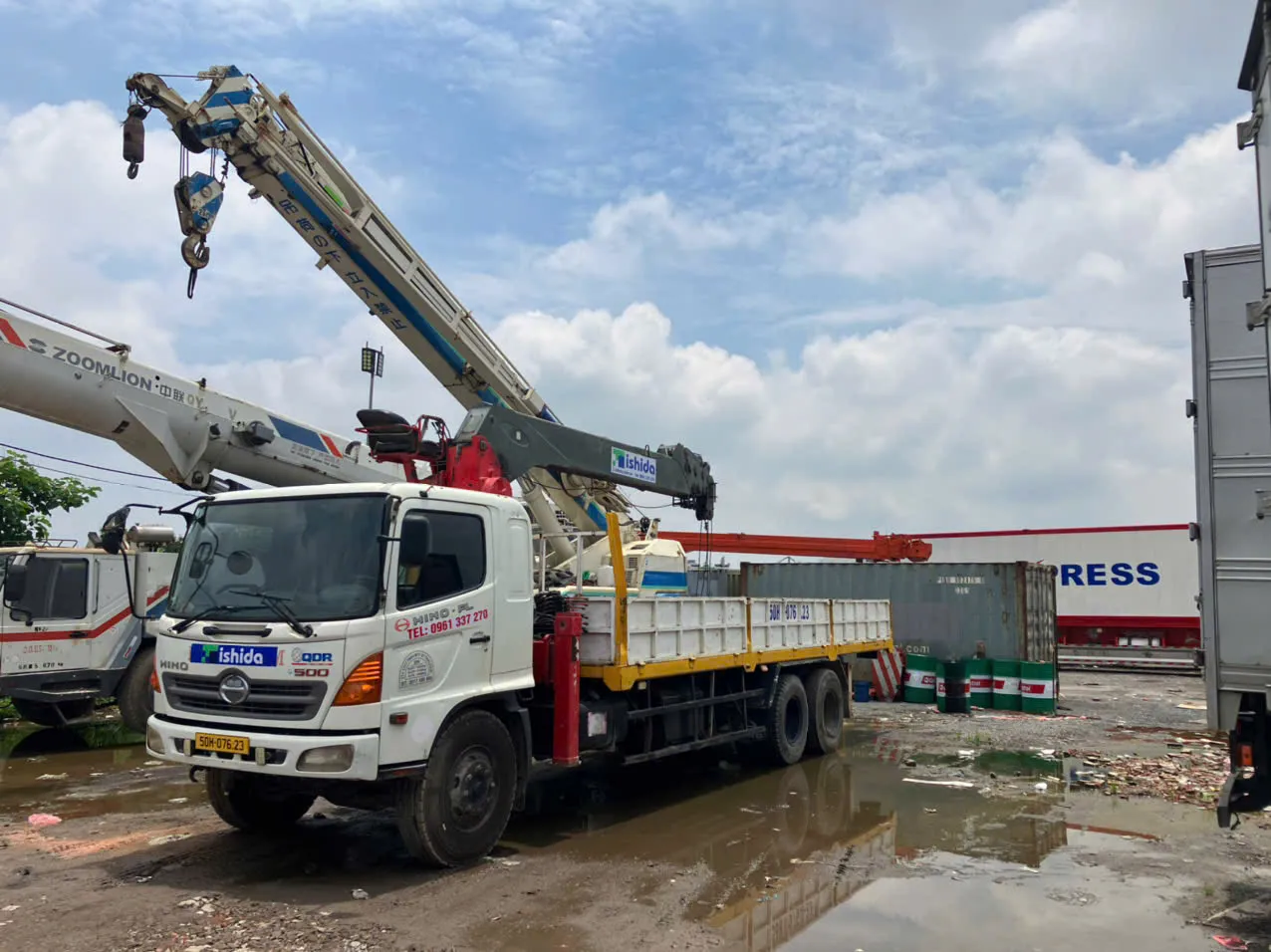 Cho thuê xe cẩu tại Hà Nội - Thuê xe cẩu tự hành tại Hà Nội phục vụ trong lĩnh vực logistics - kho bãi - cảng biển