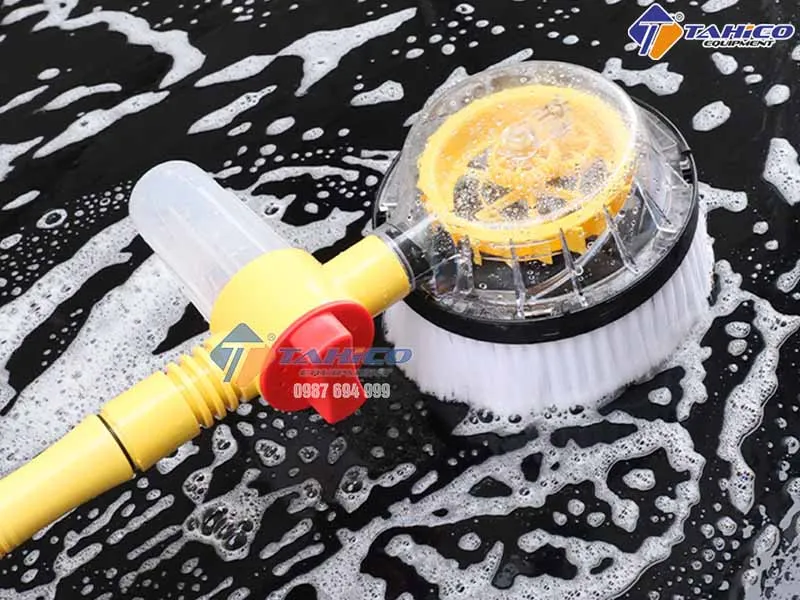 Chổi rửa xe ô tô xoay được 360 độ