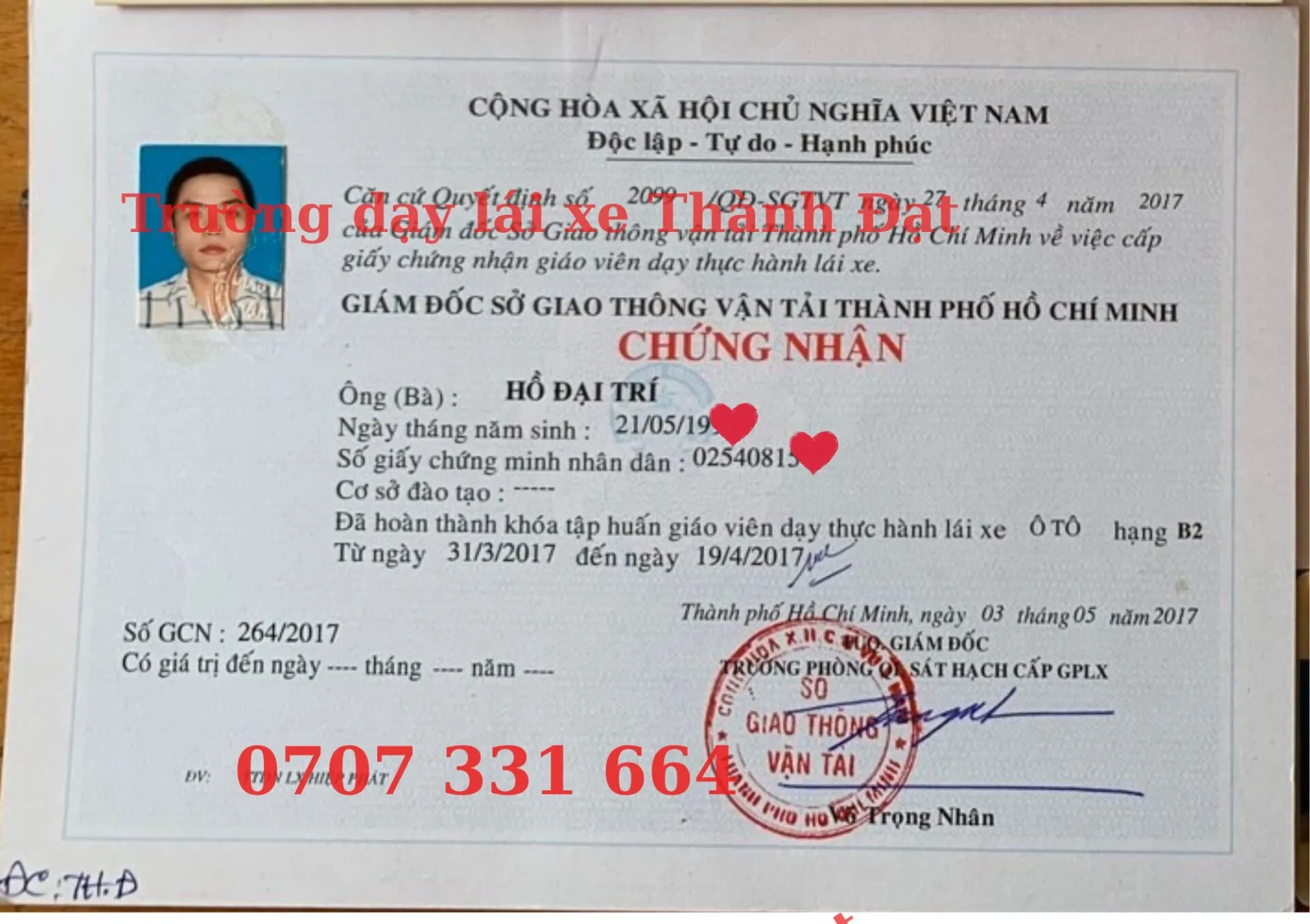 Chứng chỉ đào tạo nghề lái xe của chuyên gia hướng dẫn cách châm nước làm mát xe ô tô