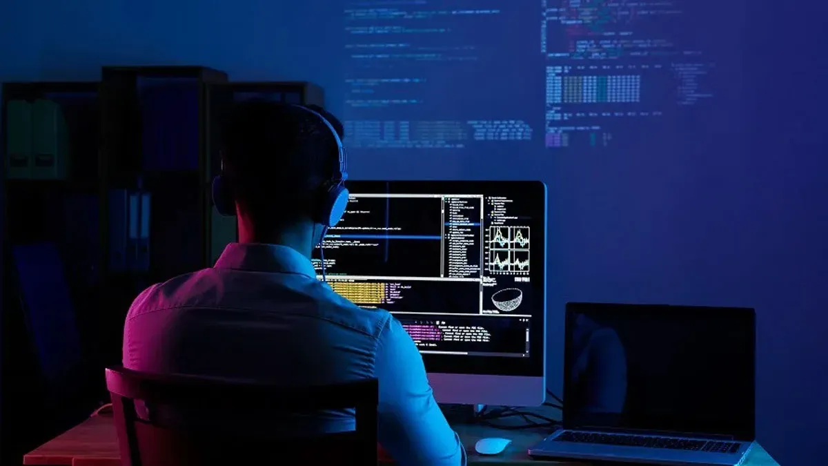 Ứng dụng web trong quản lý bảo trì và chẩn đoán xe