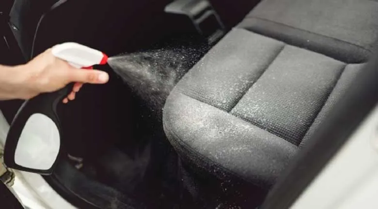 Khử mùi ô tô mới bằng giấm