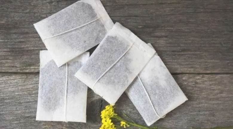 Khử mùi ô tô mới bằng túi trà
