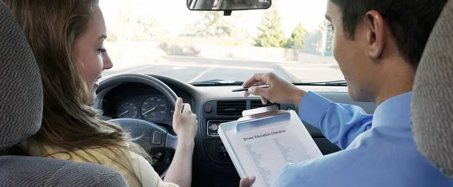 Độ tuổi học bằng B số sàn là 18 tuổi, là mốc quan trọng nhất cho người học lái xe ô tô cá nhân