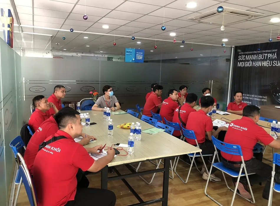 Một buổi học lý thuyết quan trọng của khóa học điện ô tô cơ bản