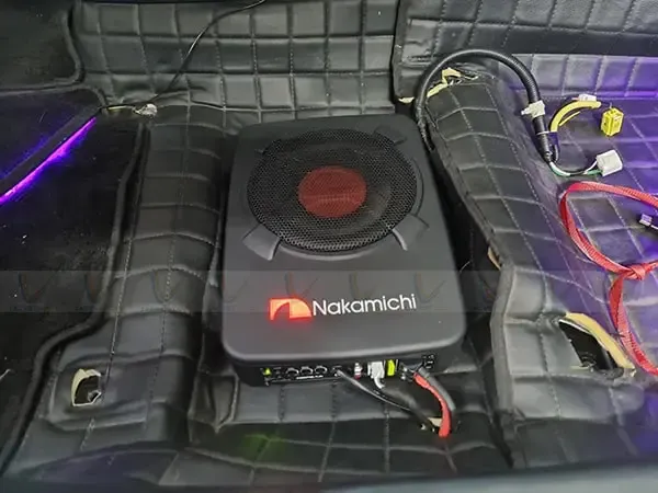 Hoàn toàn có thể cấp nguồn nhạc thông qua điện thoại hoặc máy tính bảng cho loa sub ô tô