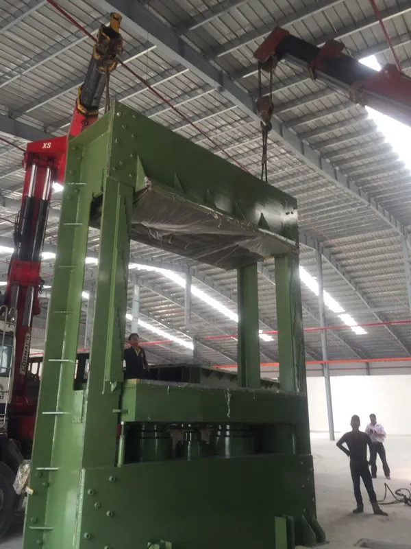 Công trình cẩu thiết bị công nghiệp đã thực hiện