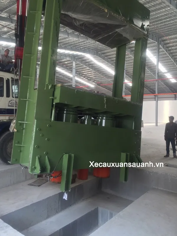 Xe cẩu KATO phục vụ công trình nặng tải