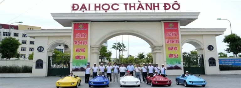 Cổng trường Đại học Thành Đô, trường có cơ hội làm việc quốc tế