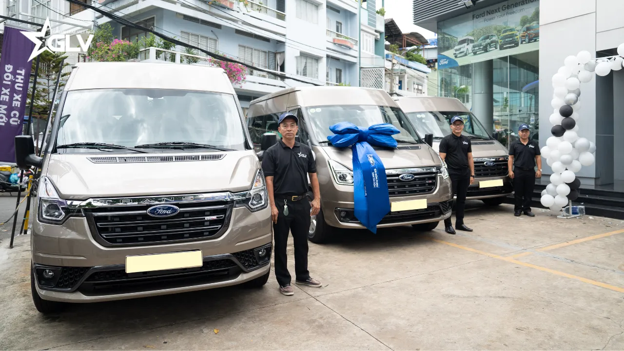 cover 16 chỗ đi được bao nhiêu người