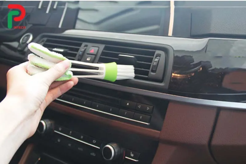 Hình ảnh cận cảnh cửa gió điều hòa ô tô cần được vệ sinh định kỳ