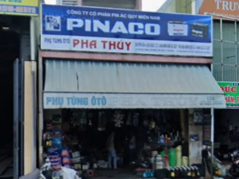 Cửa hàng phụ tùng ô tô Pha Thúy