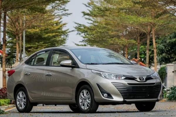 Mâm cúng xe ô tô mới mua đầy đủ lễ vật