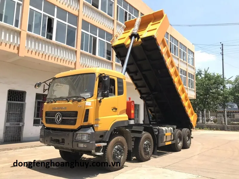 Góc nhìn tổng thể xe ben 4 chân dongfeng Hoàng Huy