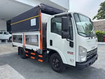 Isuzu QKR 230 thùng mui bạt chắc chắn