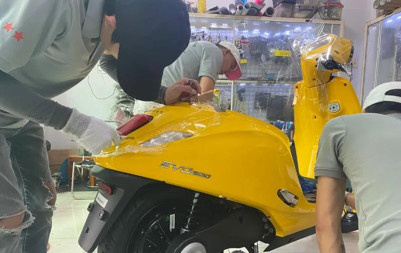 Xe điện VinFast với lớp sơn cao cấp vẫn cần bảo vệ bằng decal chống trầy