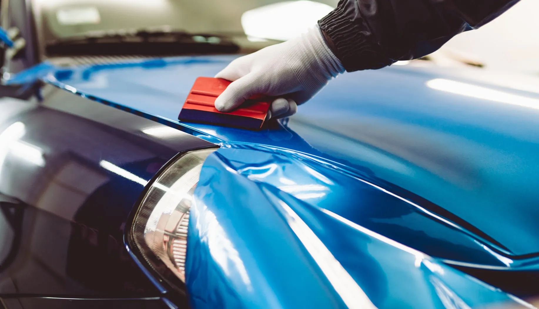 Dán decal làm thay đổi màu sắc nguyên bản của xe ô tô theo Giấy đăng ký xe sẽ bị phạt tiền