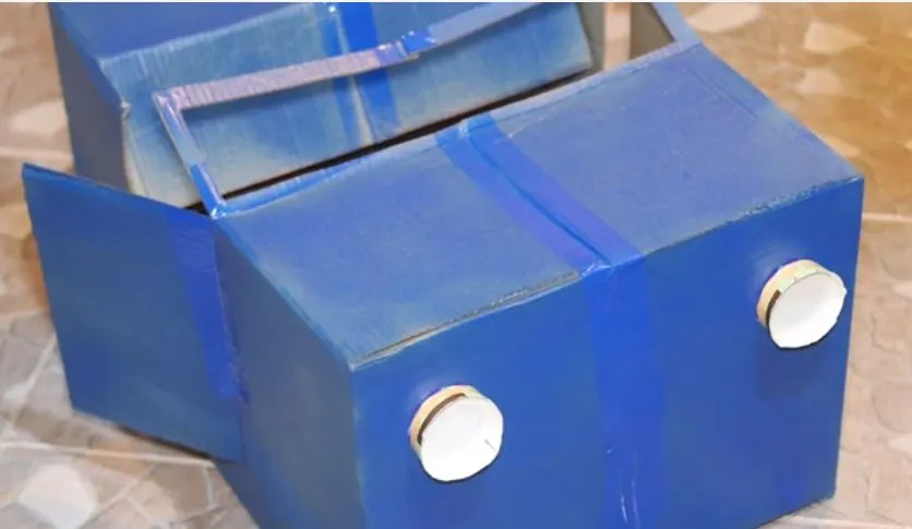 Gắn 2 chiếc cốc làm đèn pha ô tô