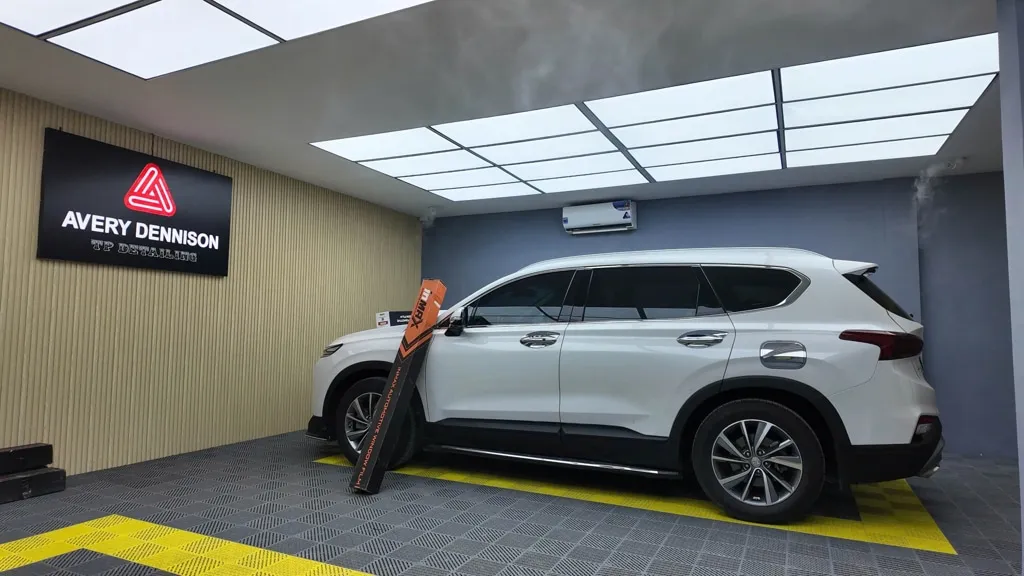 Hình ảnh chiếc Honda được kỹ thuật viên Thành Phát Auto dán phim cách nhiệt cho kính sườn xe hơi