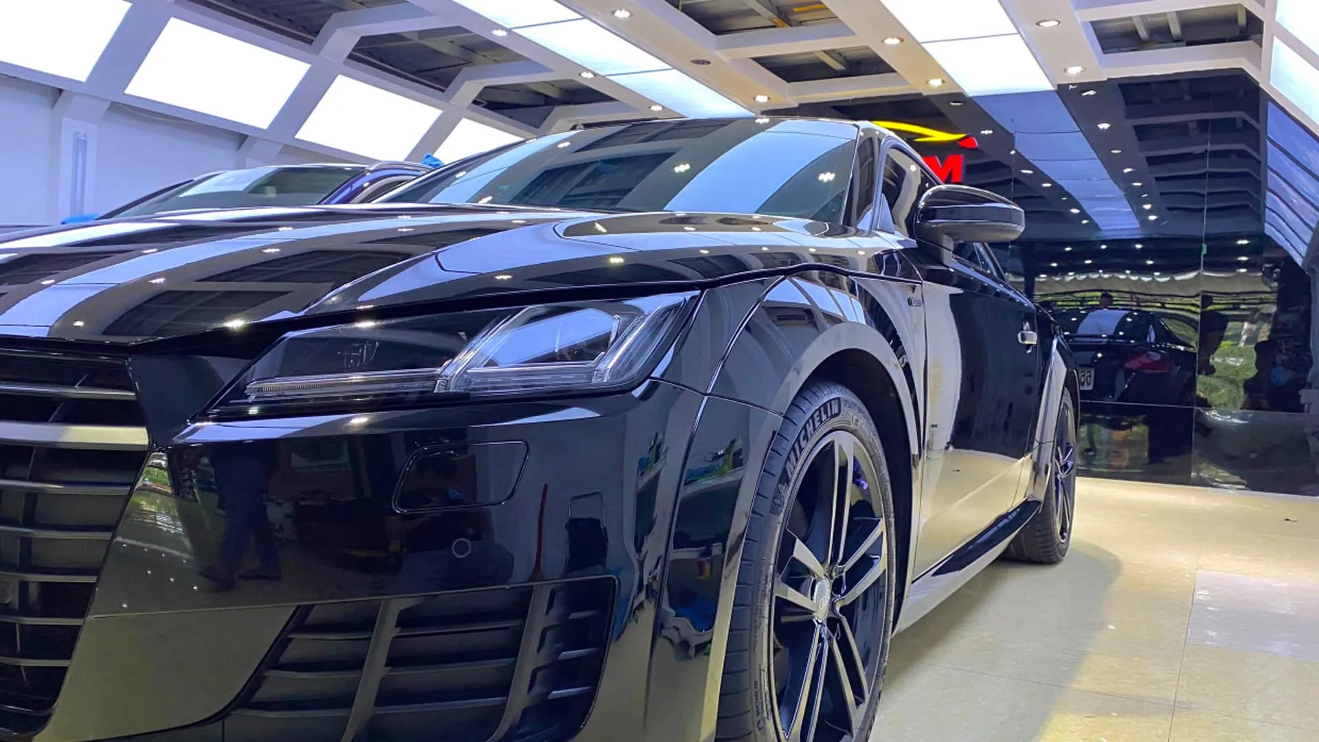 Ưu đãi đặc biệt khi dán phim cách nhiệt ô tô 3M tại Vietnam Car Care có quà tặng lên đến 5 triệu đồng, tăng giá trị dịch vụ