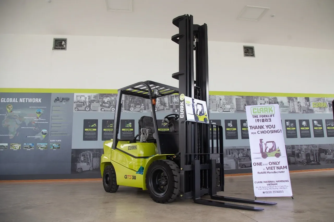 Nhà máy sản xuất của Clark tại Việt Nam tập trung vào chất lượng xuất khẩu toàn cầu.