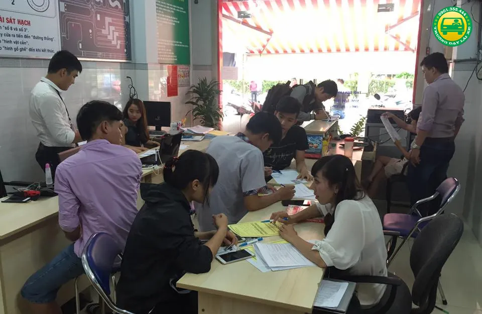 Văn phòng ghi danh cam kết học lái xe ô tô không phát sinh chi phí