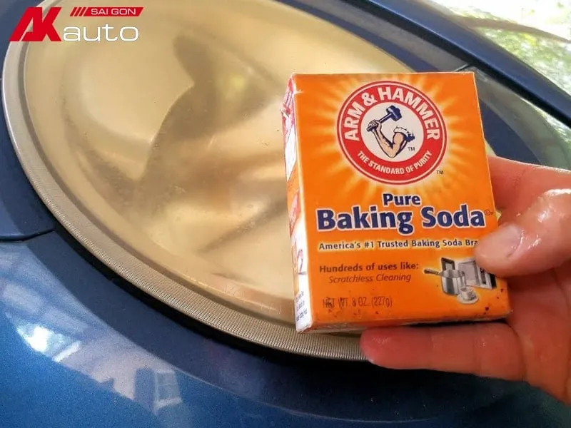 Sử dụng hỗn hợp baking soda để đánh bóng đèn pha ô tô