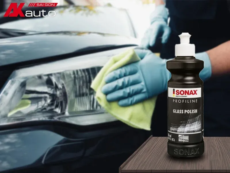 Dùng dung dịch chuyên dụng cho quy trình đánh bóng đèn pha ô tô