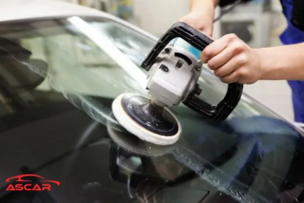 Quyết định nên đánh bóng kính ô tô để phục hồi tầm nhìn an toàn