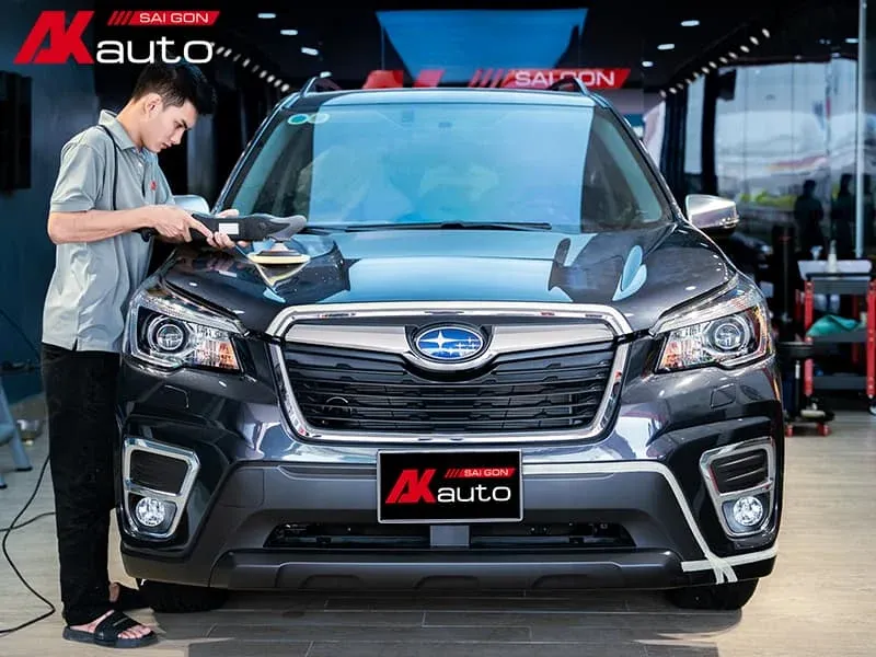 Đánh bóng ô tô tại ẠKauto