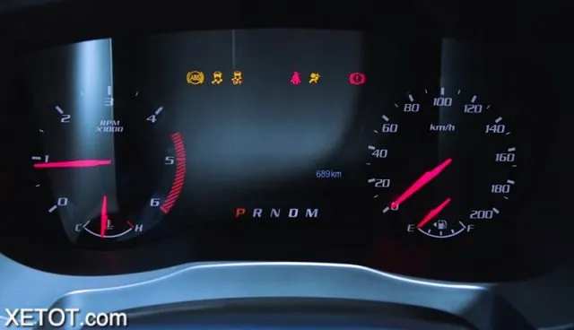 Ford Ranger Raptor vượt địa hình hiểm trở, thể hiện khả năng off-road