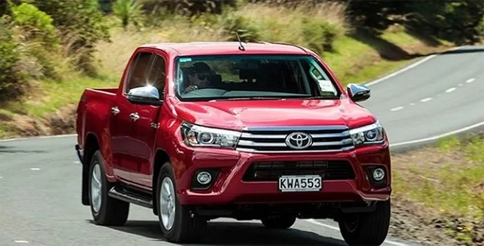 Hình ảnh thiết kế ngoại thất toyota hilux 2020 với dáng vẻ mạnh mẽ