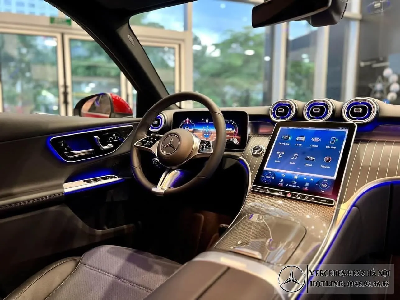 Nội thất Mercedes-Benz GLC 200 4Matic 2025 mang phong cách tương lai