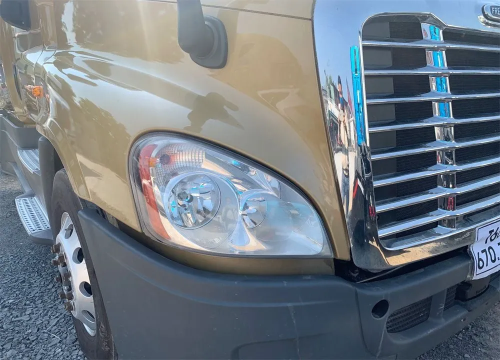 Hệ thống đèn chiếu sáng hiện đại tích hợp cảm biến thông minh trên xe Cascadia