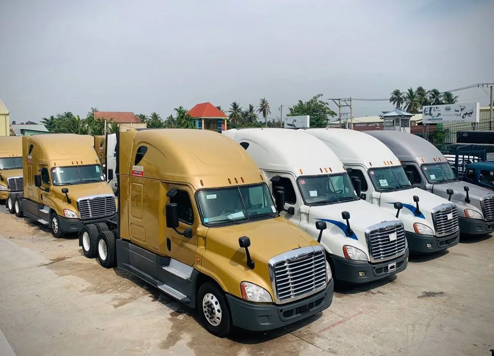 Đầu xe Freightliner với biểu tượng lưới tản nhiệt đặc trưng của dòng Cascadia
