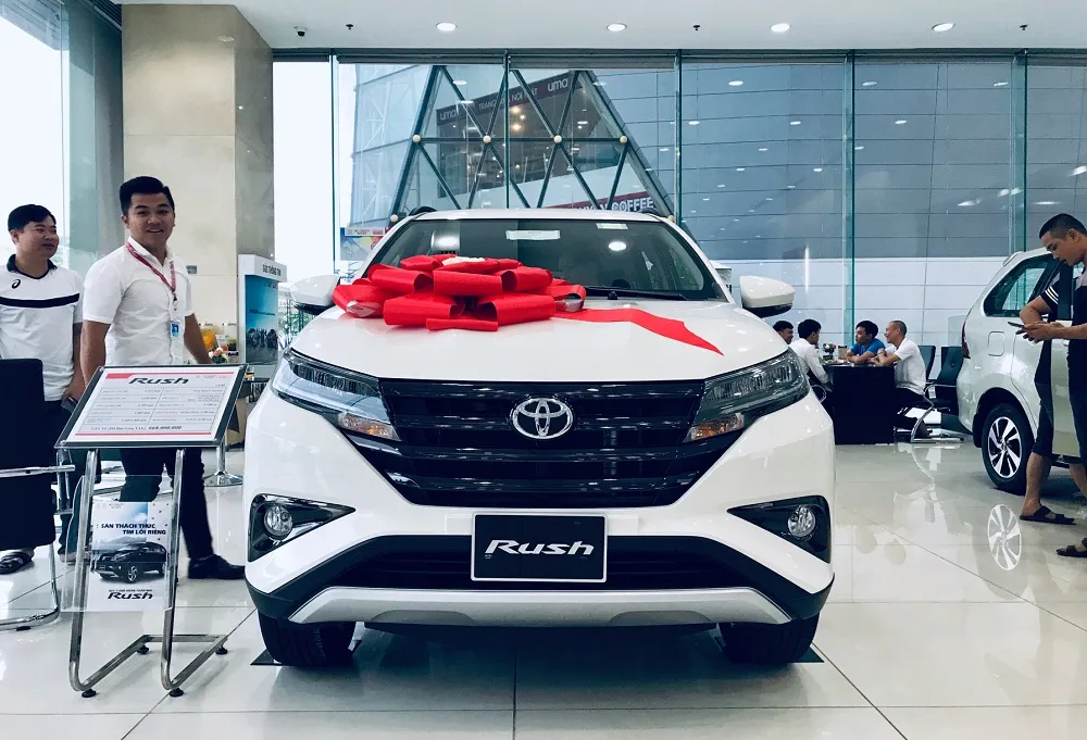 Cận cảnh đầu xe Toyota Rush
